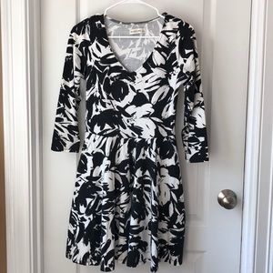 Black and white 3/4 length dress